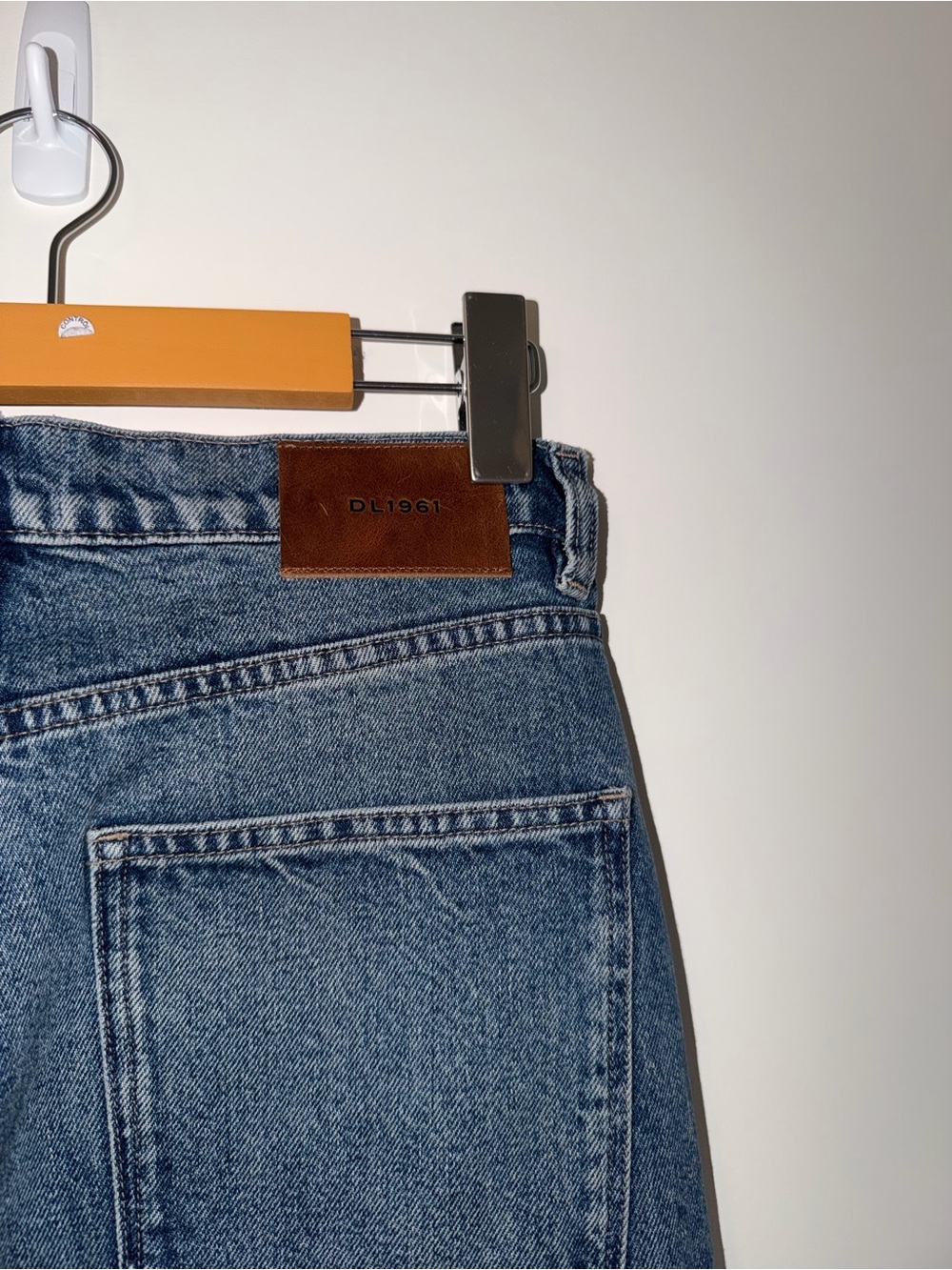 DL1961‎ High-Rise Straight Cigarette Jeans costal blue 26 feminine quiet luxury - Picture 5 of 9